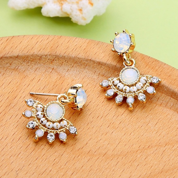 GlitzBlitz Jewelry - 2/$20!  Gold Pearlescent Gem Fringe Drop Earrings